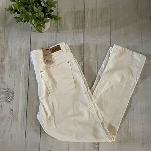 New!! Levi’s ladies mid rise skinny white jeans 14W/32